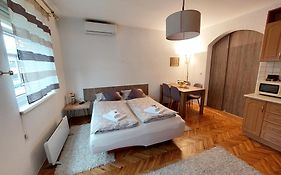 Mb Deluxe Apartment